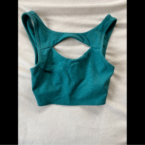 Lululemon Everlux cut out Sports Bra - Picture 2 of 5